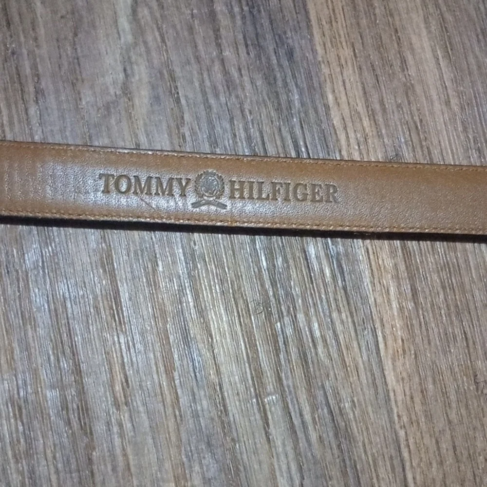 Tommy Hilfiger Brown Leather Belt With Chrome Buckle Compliments Any Outfit